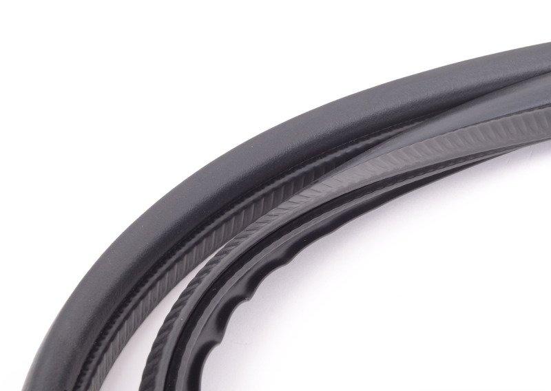 Уплотнитель заднего стекла