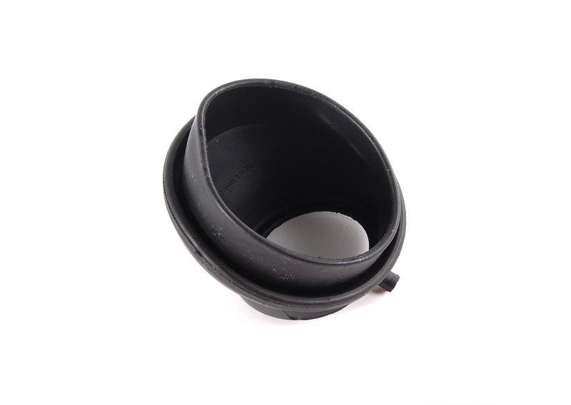 наливная горловина топливного бака