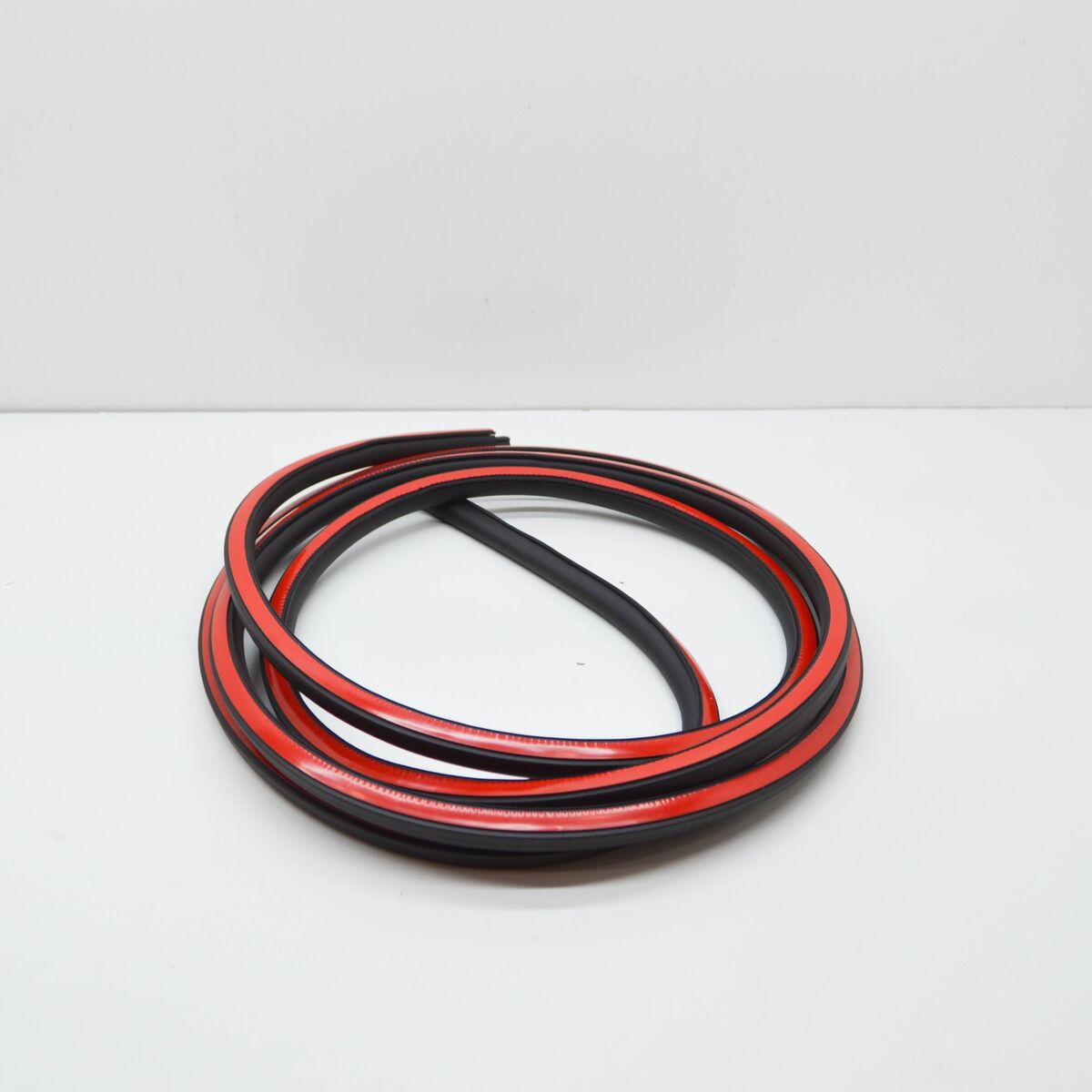 G01 уплотнитель дери передний правый