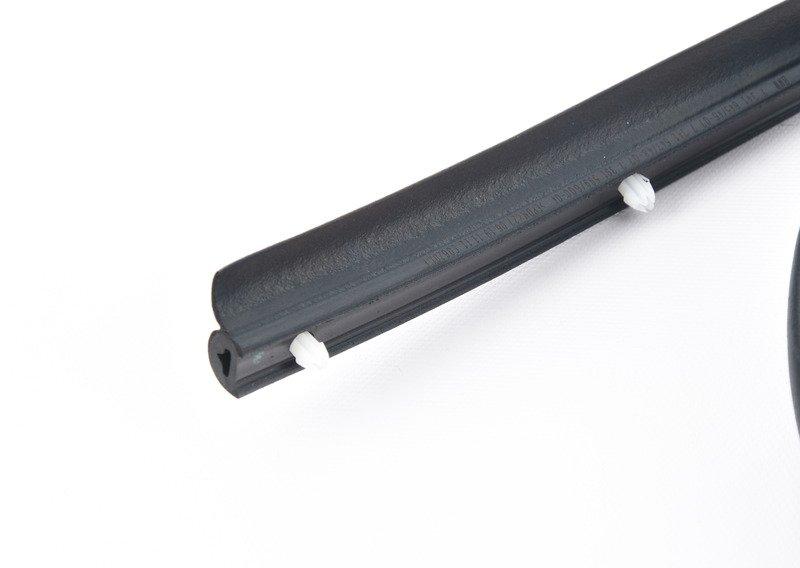 Уплотнение шва двери задней левой