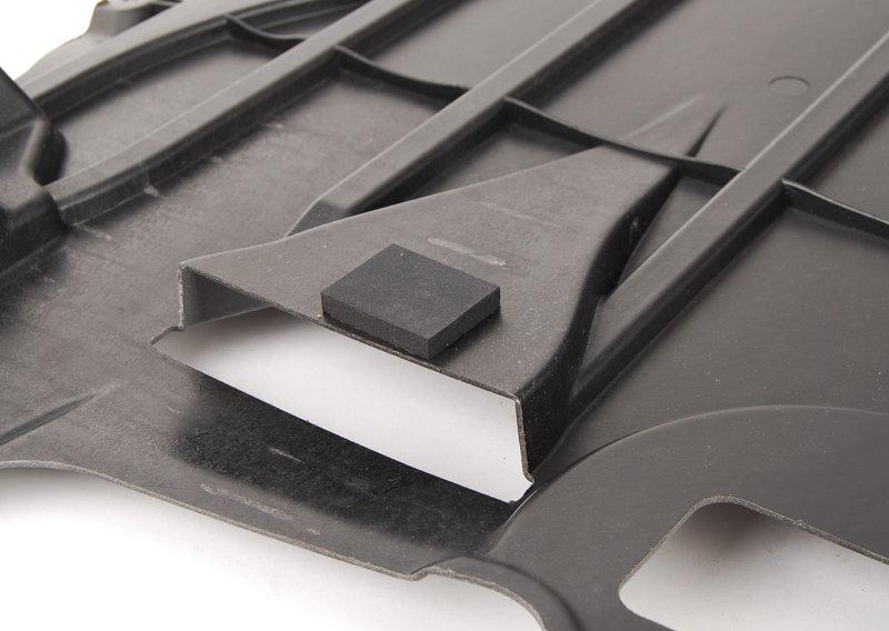 Экран моторного отсека  E84