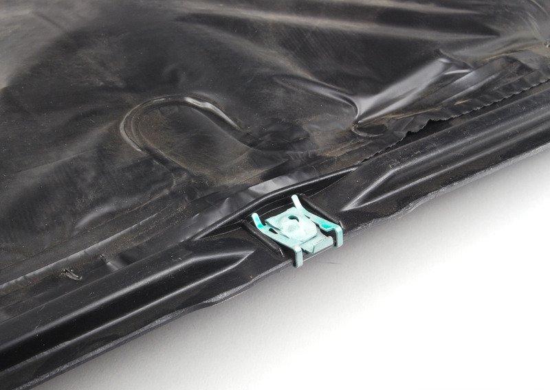 E90/E90N Экран моторного отсека