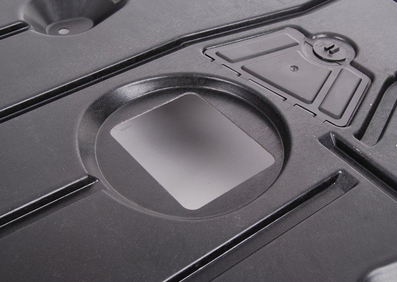 E82 Экран моторного отсека