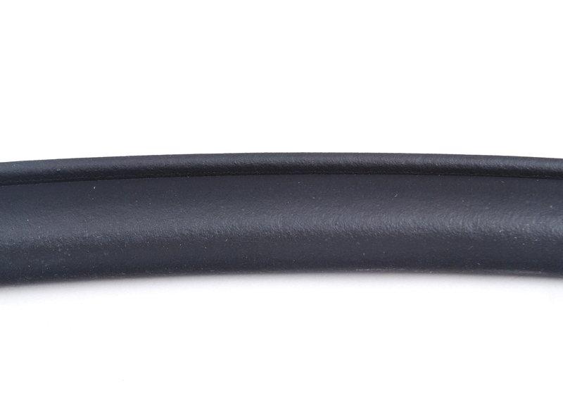 Уплотнитель двери впереди