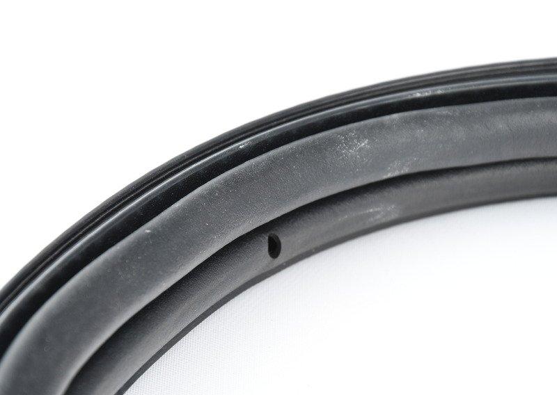 Уплотнитель багажной двери