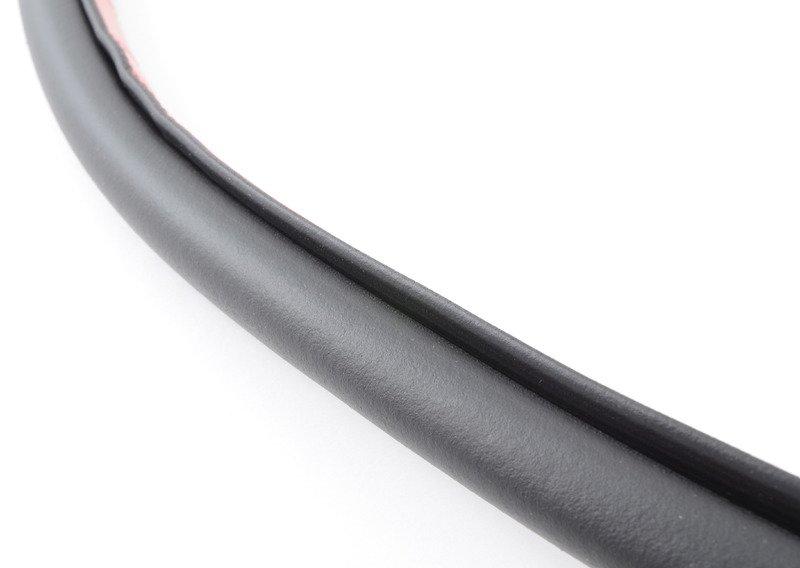 Уплотнитель двери сзади