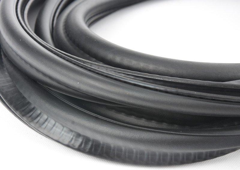 Уплотнитель багажной двери