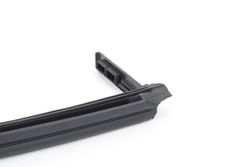 Уплотнитель двери относ.центр.стойки П