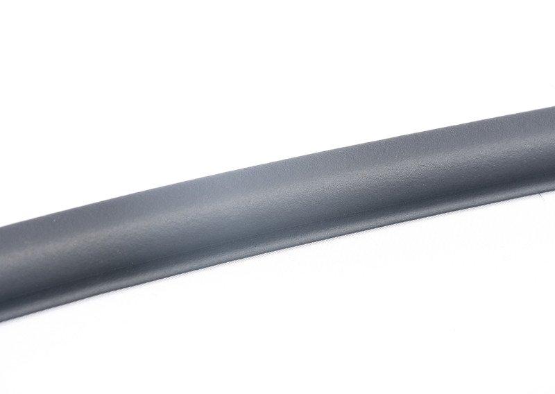 Уплотнитель стыка передней двери