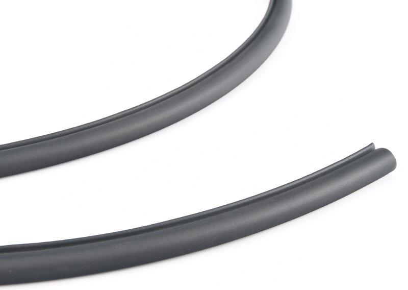 Уплотнитель стыка передней двери