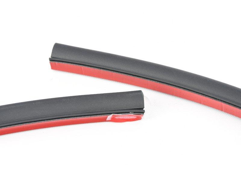 Уплотнитель стыка передней двери