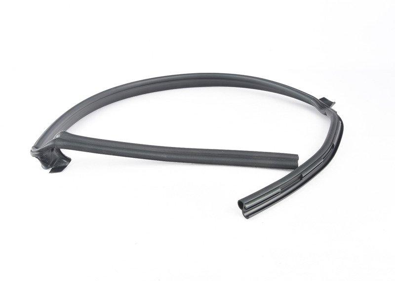 F48 передний уплотнитель капота