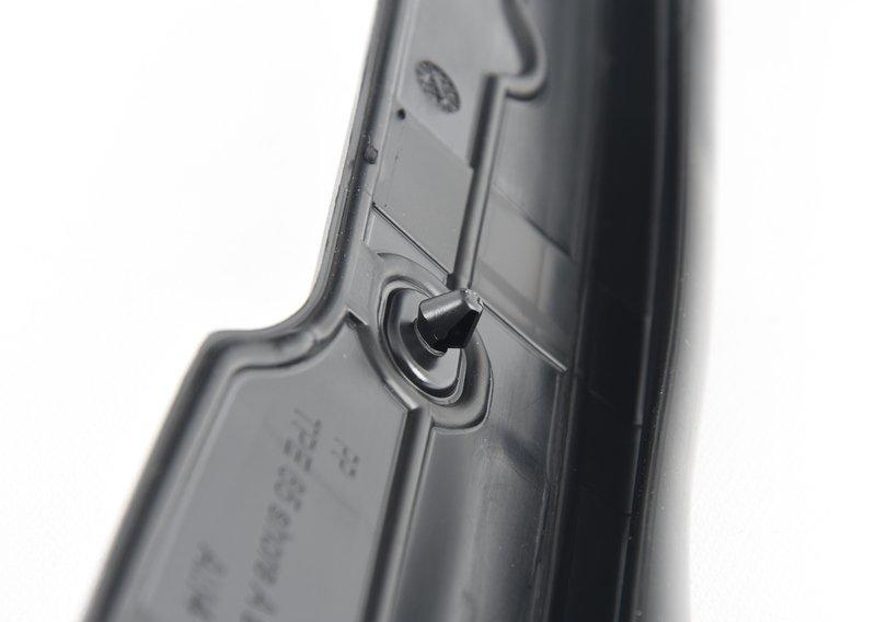 Уплотнитель стыка центральной стойки Л