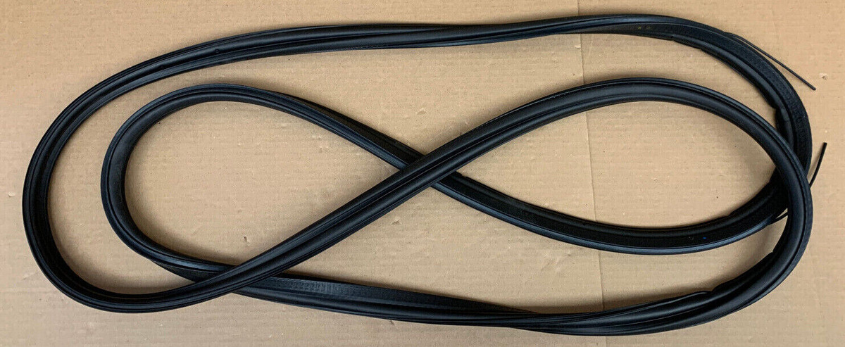 Уплотнитель багажной двери  G07