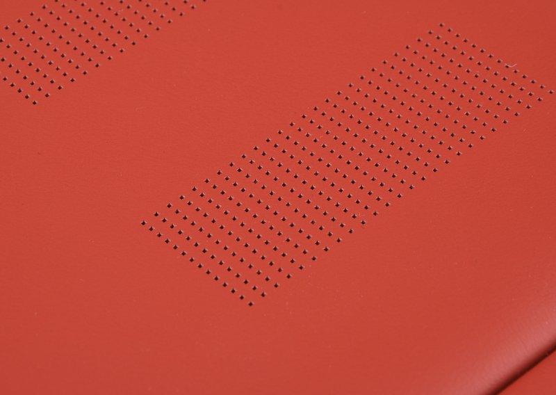 Обивка спортивного сиденья кожа