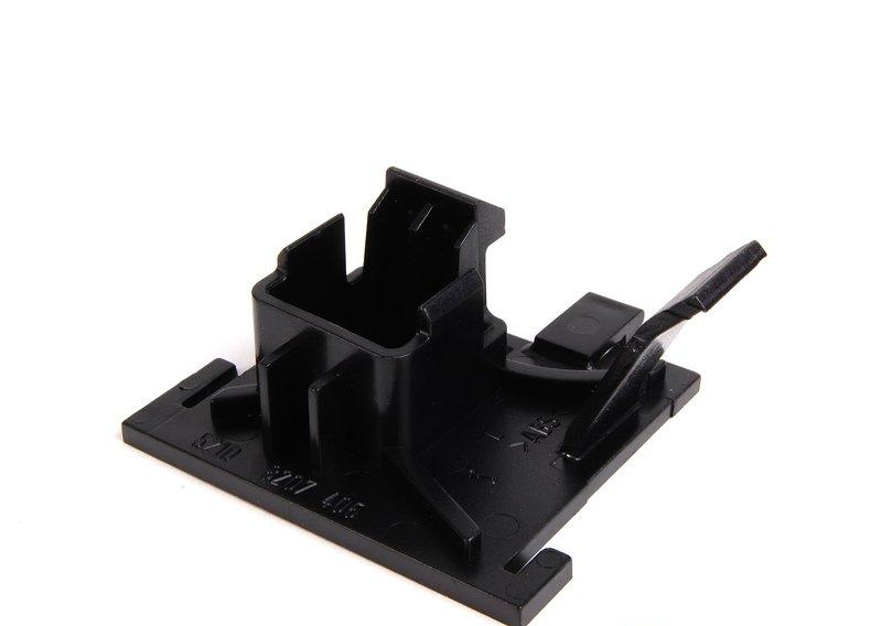 E39/E38 Пластина крепления сиденья Л