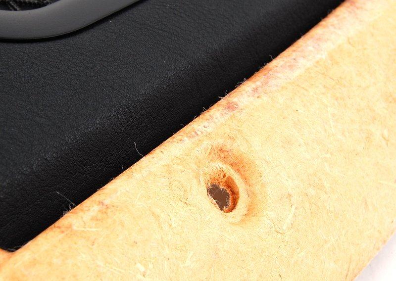 Задняя панель с сетчатым карманом