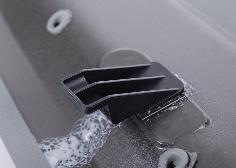 Задняя панель с сетчатым карманом