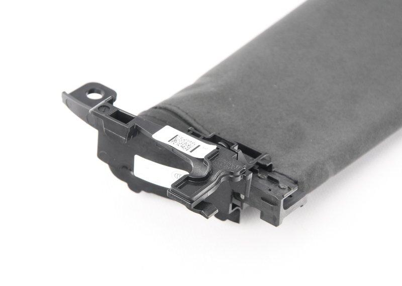 Солнцезащитная штора алькантара впереди