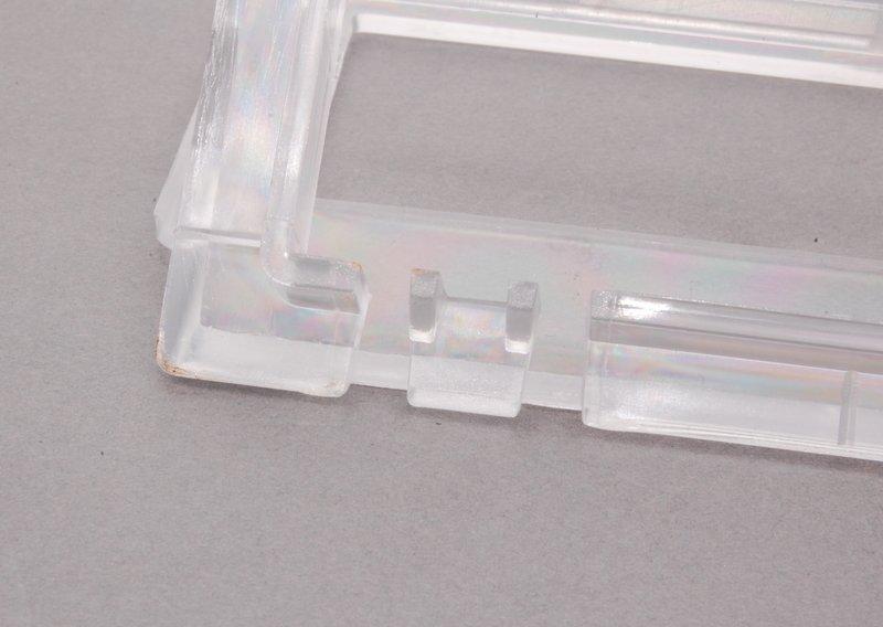 Кронштейн светильника освещения салона