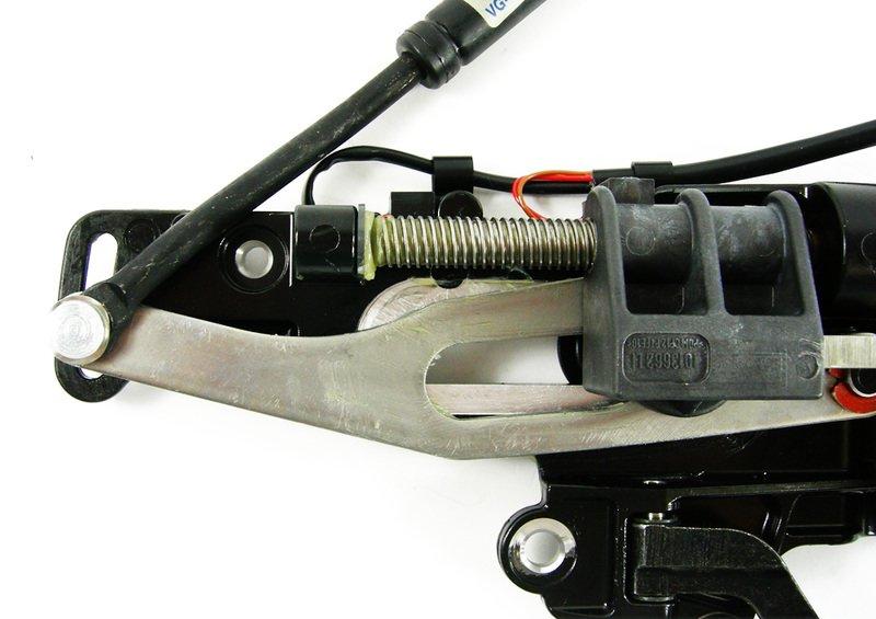 Запорный механизм складного верха Л