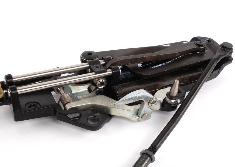 Запорный механизм складного верха П