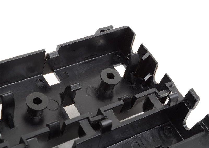 Кронштейн разъема в колесн.нише Пд Л