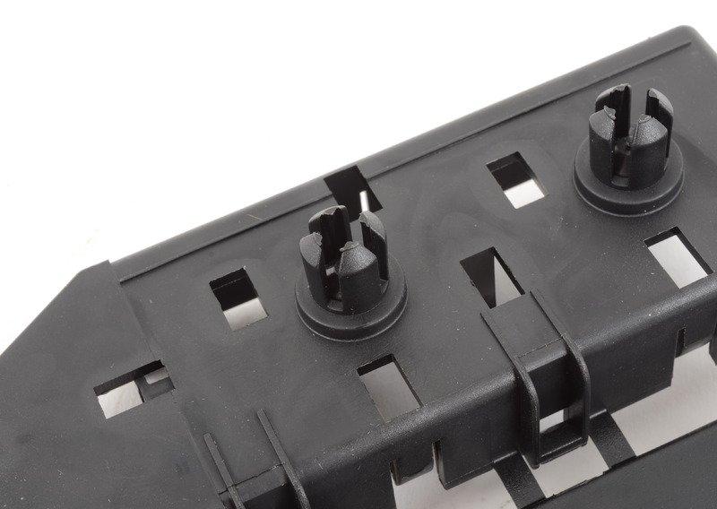 Кронштейн разъема колесн.ниши Зд Л и П