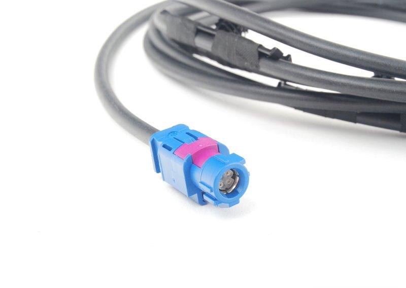 Провода видеокамеры заднего вида