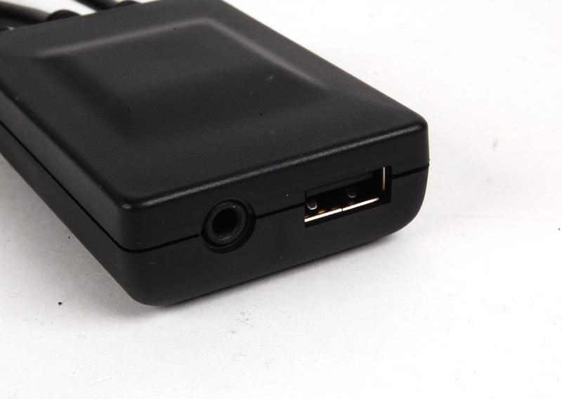 Зарядный адаптер Apple iPod / iPhone