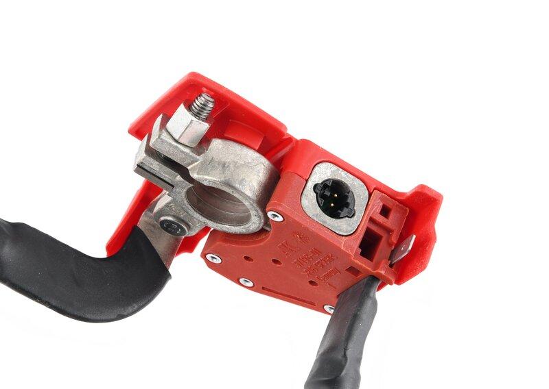 Плюсовой провод аккумуляторной батареи