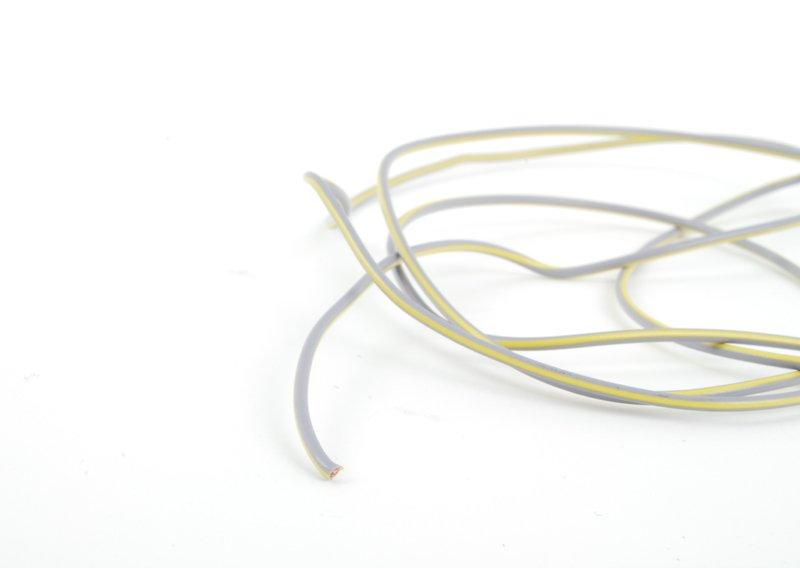 Провод серо-желтый