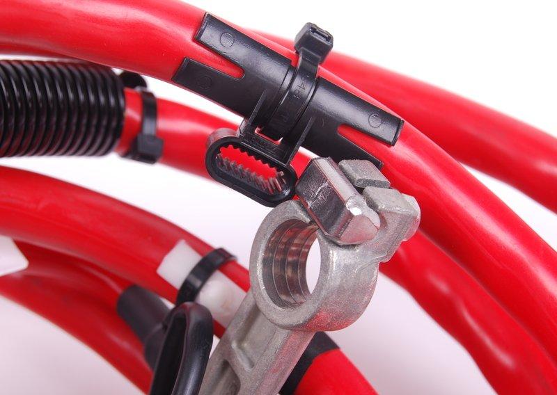 Плюсовой провод аккумуляторной батареи