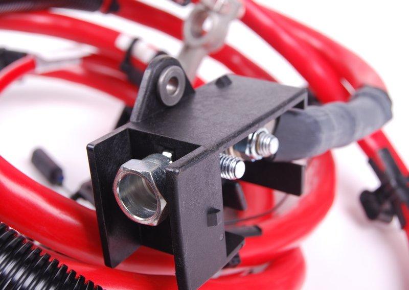 Плюсовой провод аккумуляторной батареи