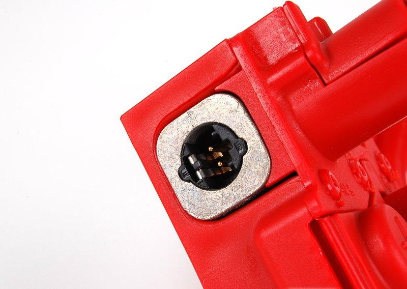 Плюсовой провод аккумуляторной батареи