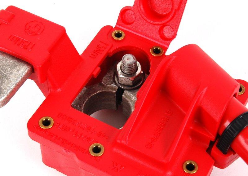 Плюсовой провод аккумуляторной батареи