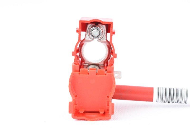 Плюсовой провод аккумуляторной батареи