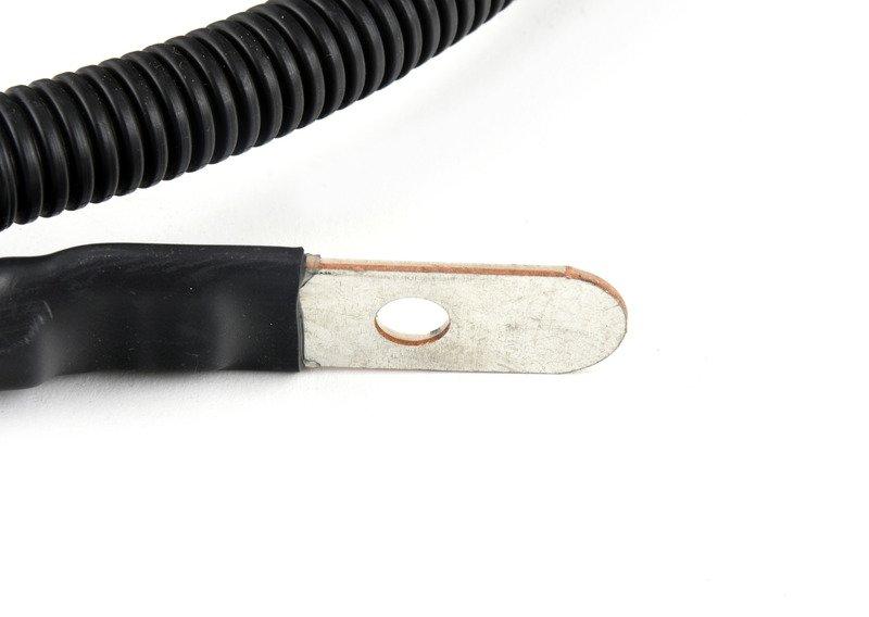 Плюсовой провод аккумуляторной батареи