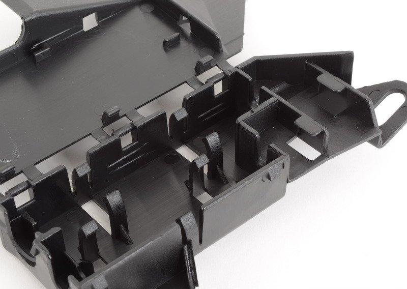 Кронштейн разъема в колесной нише Л