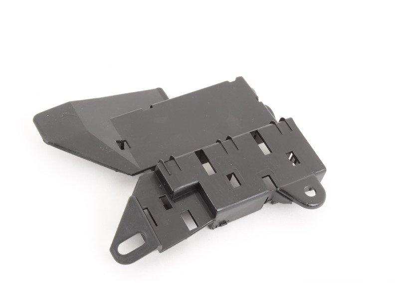 Кронштейн разъема в колесной нише Л