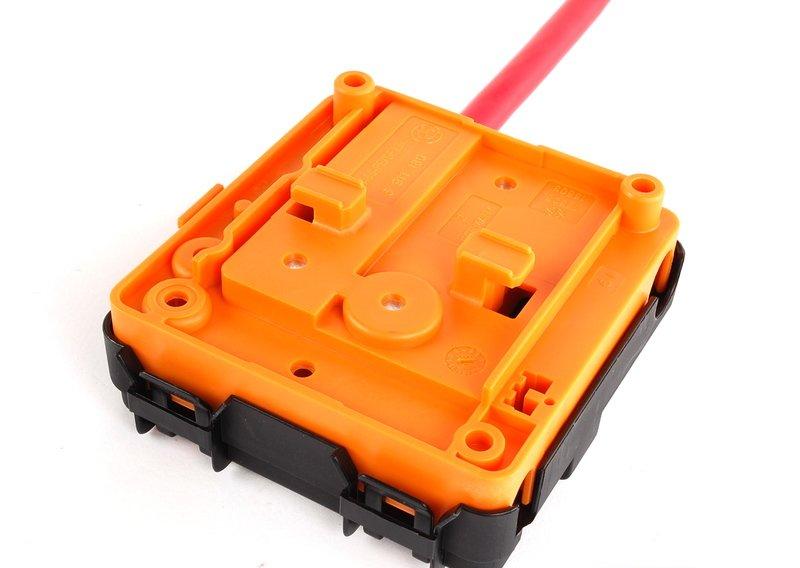 Блок предохранит.с пров.от пл.кл.ак.б.