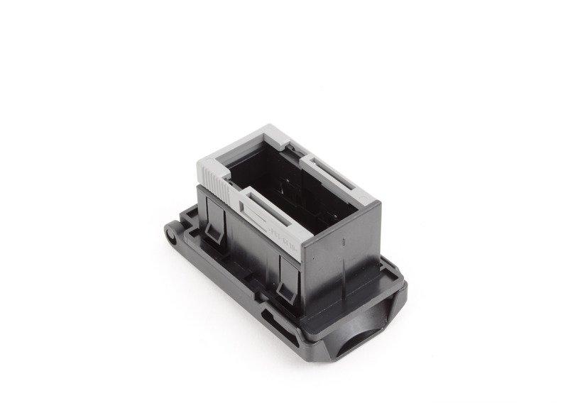 Крышка с рамкой гнезда разъема OBD