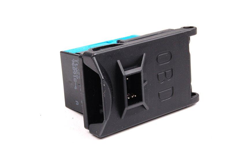 Крышка с рамкой гнезда разъема OBD