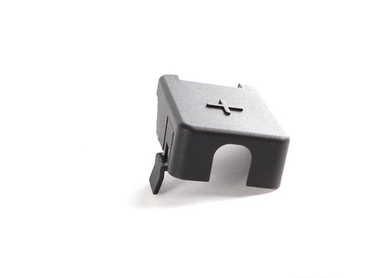 Крышка плюсового вывода аккумулятора