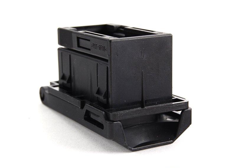 Крышка с рамкой гнезда разъема OBD