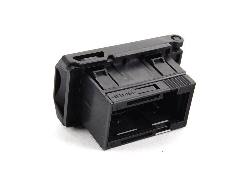 Крышка с рамкой гнезда разъема OBD