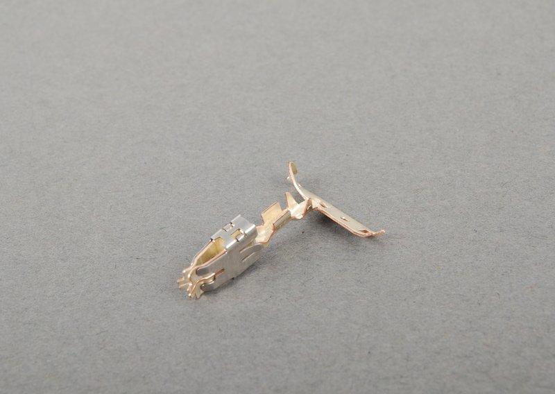 Сдвоенный пружинящий контакт