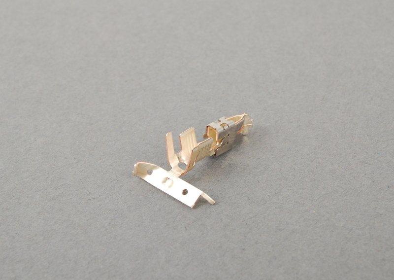 Сдвоенный пружинящий контакт