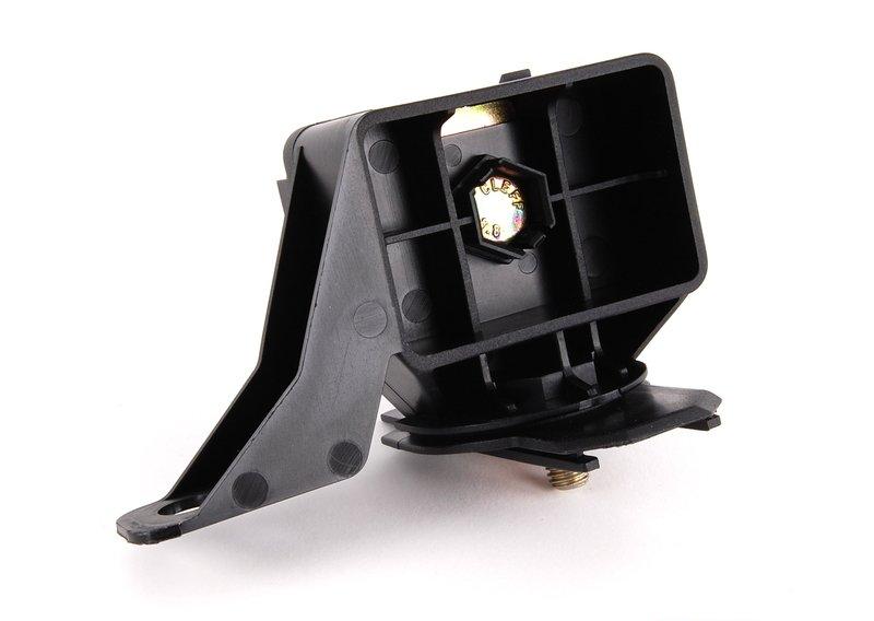 Плюсовой вывод в моторном отсеке