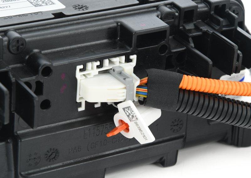 S-Box со жгутом проводов опломбирован.